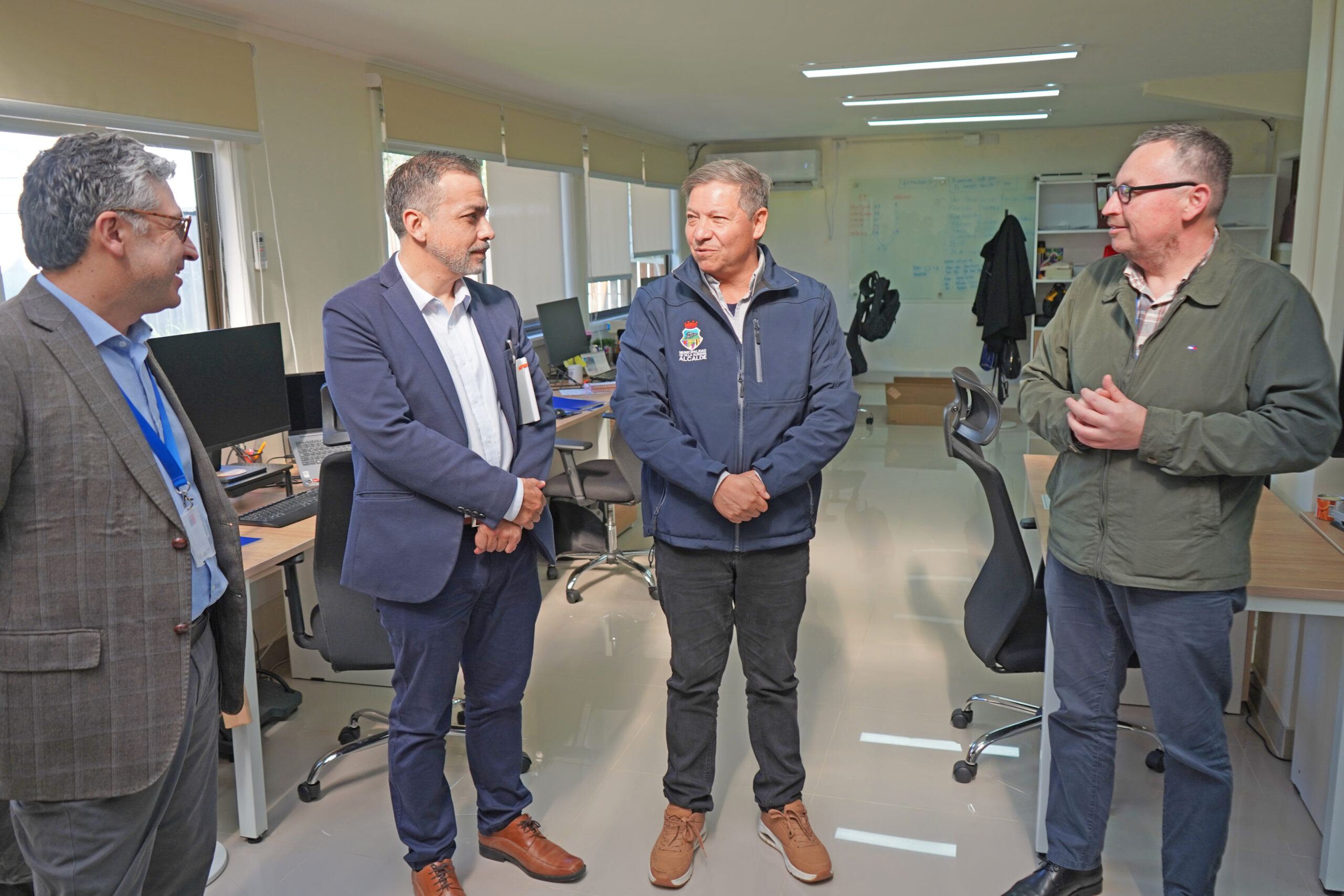 Alcalde de Villa Alemana visita sede del SLEP para avanzar en el traspaso educativo